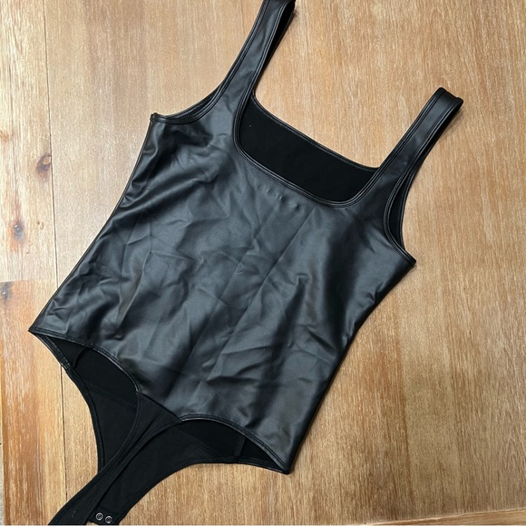 Abercrombie & Fitch Black Faux Leather Bodysuit S - Picture 7 of 8